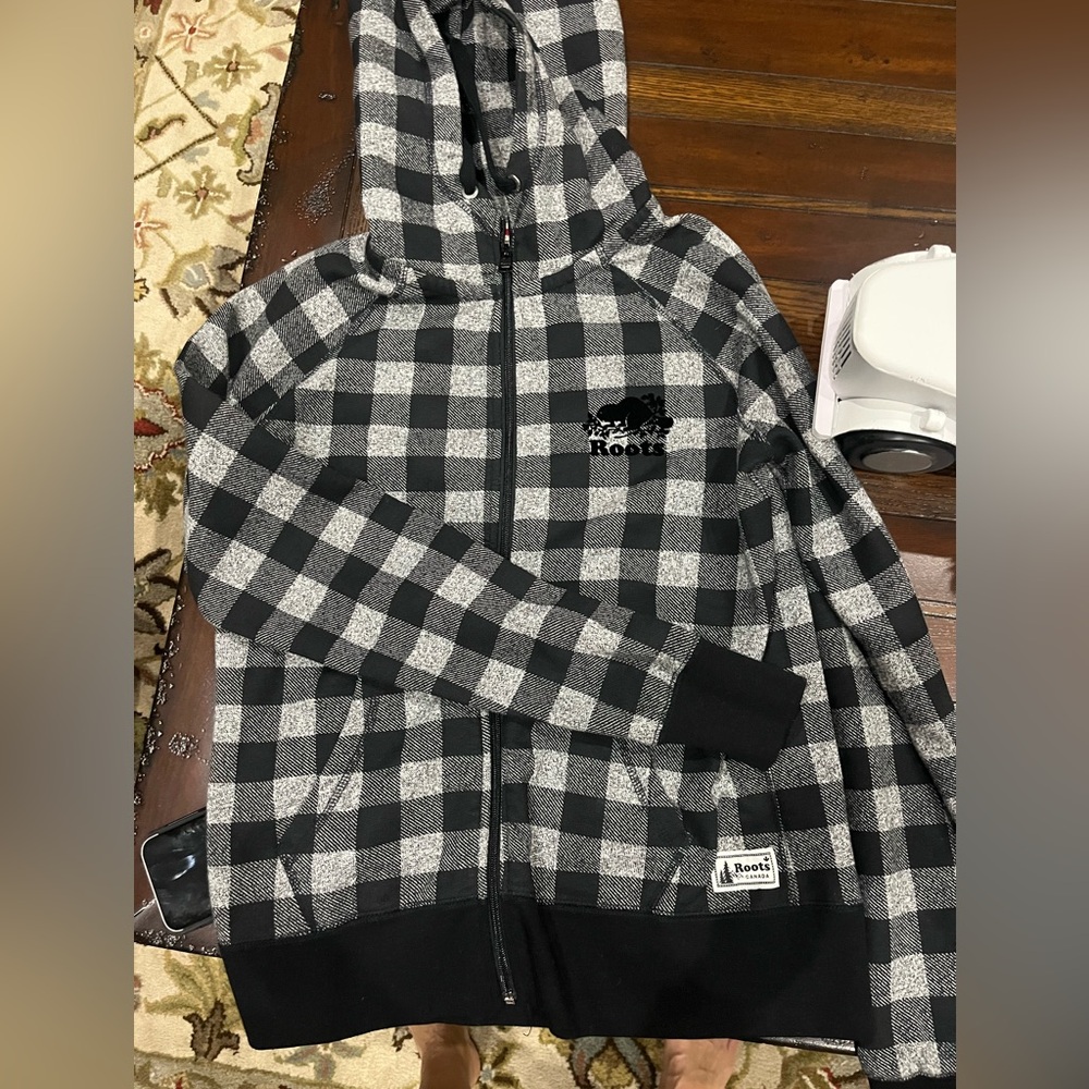 Women’s Roots Hoodie size medium